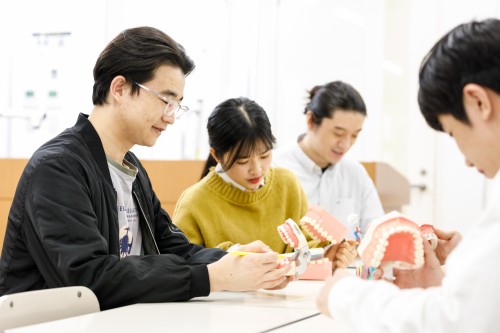 新東京歯科技工士学校・Shin Tokyo Dental Technician School